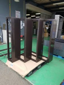 粉体塗装　架台　ブラウン